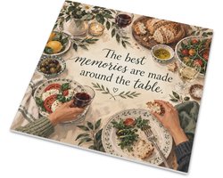 Tegeltje The best memories are made around the table Gedekte Eettafel met Brood, Wijn en Salade Illustratie Mat Wandtegeltje voor Eetkamer, Woonkeuken en Eethoek Decoratie Met Tegelhanger 15x15 cm mat