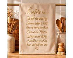 Theedoek met tekst bedrukt cadeau liefde is verjaardag man vrouw huwelijk valentijn bruiloft vriend partner samenwonen samenlevingscontract vriendin mama papa opa oma vrouwen dames mannen heren