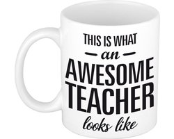 This is what an awesome teacher looks like - tekst cadeau koffie mok / beker - 300 ml - juffen / meester dag kado - leraar - lerares