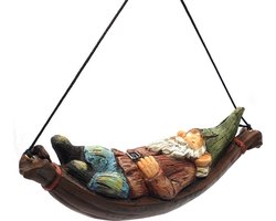 Tuinkabouter hangend - tuin kabouter als beeld