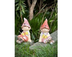 Tuinkindjes (2) zittend met vlinder 13 cm hoog - polyresin - polystone - hoogkwalitatieve kunststof - decoratiefiguur - interieur - accessoire - voor binnen en buiten - cadeau - geschenk - tuinfiguur - tuinbeeldje - tuindecoratie