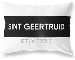 Tuinkussen SINT GEERTRUID - LIMBURG met coördinaten - Buitenkussen - Bootkussen - Weerbestendig - Jouw Plaats - Studio216 - Modern - Zwart-Wit - 50x30cm