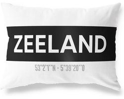Tuinkussen ZEELAND - NOORD-BRABANT met coördinaten - Buitenkussen - Bootkussen - Weerbestendig - Jouw Plaats - Studio216 - Modern - Zwart-Wit - 50x30cm