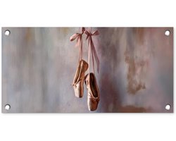 Tuinposter 60x30 cm - Tuindecoratie Balletschoenen - Satijn - Aardetinten - Poster voor in de tuin - Buiten decoratie - Schutting tuinschilderij - Tuindoek muurdecoratie - Wanddecoratie balkondoek