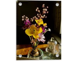 Tuinposter – Paars/Geel Bloemboeket op Salontafel - 30x40cm Foto op Tuinposter  (wanddecoratie voor buiten en binnen)