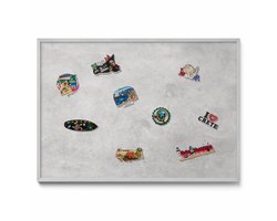 Tulup Magneetbord met Zilveren Frame - Grijs Magneetbord in Stijlvolle Kleuren - 100 cm x 70 cm - Betonnen muurtextuur - Magneetbord voor Herinneringen - Magnetisch Bord voor Magneten - Magneetbord voor Foto's en Notities