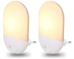 Twee witte plastic LED-nachtlampjes, 2700K warm wit licht, geschikt voor huisbeveiliging en kinderkamerverlichting, geschikt voor zonsondergang- en zonsopgangsensoren.