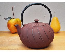 UITVERKOOP , Mooie gietijzeren theepot 1.2 L in de kleur roest/bruin incl theefilter van het merk Leijzer Design