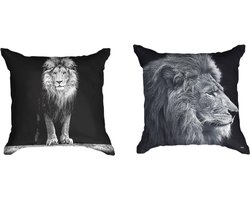 Ulticool Kussenhoes - Leeuw - Set van 2 Kussens - Exclusief Kussenvulling - Sierkussens 45x45 cm - Sierkussenhoes Accessoires Kussentjes Bank Decoratie Woonkamer Slaapkamer Zwart Wit - Cadeau Idee - Cadeaupakket - Pakket - Top 10 - Kados