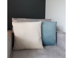 Unique Living Kussen – Sierkussen – Kussens Woonkamer – Set van 2 – Velvet – Noppen – Luxe Kussen – 45x45 cm – Crème – Off-White – Mineraal Blauw – Licht Blauw