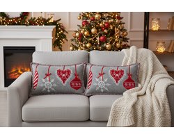Urbane Hide | Set van 2 Kerst Kussenhoezen | Kussenhoes | Kussenhoesjes | Christmas | Geborduurd & Patchwork | Hangende Ornamenten | 30x50 cm | Wol | Grijs/Rood & Wit | Zonder Binnenkussen