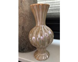 Vaas Savi | Zandkleurig | Parelmoer | Bloemvaas | Woonaccessoire | Woonaccessoires | Interieur | Bloemen | Bloem | Keramiek | Paasdecoratie | Pasen | Paasdagen | Lente | Droogbloemen | Vaasje | Woonkamer | Huiskamer | Lente vibes | Vrolijk | Leuk