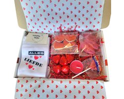Valentijn - Alles is Liefde - Love - Hou van je - Verjaardag - Gift - Valentijns cadeau - Sokken met tekst - Witte sokken - Cadeau voor vrouw en man - Kado - Sokken - Verjaardags cadeau voor hem en haar - Verliefd - Vaderdag - Moederdag - LuckyDay So