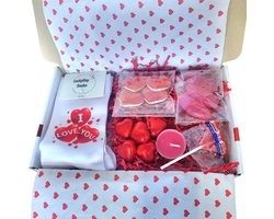 Valentijn - Hartjes - Love - Hou van je - Verjaardag - Gift - Valentijns cadeau - Sokken met tekst - Witte sokken - Cadeau voor vrouw en man - Kado - Sokken - Verjaardags cadeau voor hem en haar - Verliefd - Vaderdag - Moederdag - LuckyDay Socks - Ma