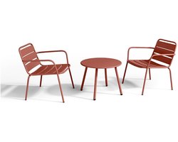 Vente-unique Metalen tuinmeubelset - 2 lage stapelstoelen en een bijzettafel - Terracotta - MIRMANDE