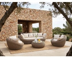 Vente-unique Tuinloungeset van karamelkleurig gevolchten hars - 1 zitbank, 2 fauteuils en 1 salontafel - WHITEHEAVEN van MYLIA