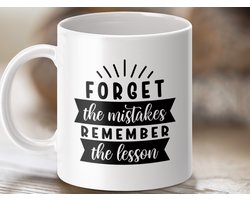 vergeet de fouten, inspirerende mok, motiverende tekst, positieve spreuk, onthoud de les, cadeau idee mok, thee mok, koffie mok, dagelijkse motivatie, positieve vibe, leren van fouten, mok met spreuk, inspiratie cadeau