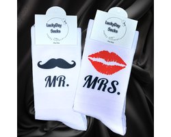Verjaardags cadeau - Hou van je - MR en Mrs Sokken - vrolijke sokken - witte sokken - tennis sokken - valentijns cadeau - sokken met tekst - aparte sokken - grappige sokken - Sokken waar je vrolijk van wordt - maat 37-44