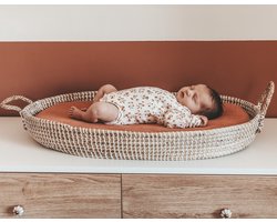 Verschoonmand inclusief dik matras - Bruine hengsels - Rieten verschoonmand - Zeegras verschoningsmand - Combineer met hoeslakentjes - Verschoonmatras - Aankleedkussen