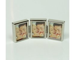 Verzilverde fotolijst drieluik voor pasfoto’s