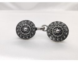 Vestsluiting - clip met haakje - BALINESISCHE Mandala Bloem - voor - vest - sjaal - omslagdoek in kleur antiek zilver look.