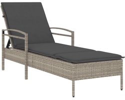vidaXL Ligbed met kussen 63x200x81 cm poly rattan lichtgrijs - Ligbed - Ligbedden - Tuinstoel - Tuinmeubel
