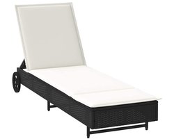 vidaXL - Ligbed - met - wielen - en - kussen - poly - rattan - zwart