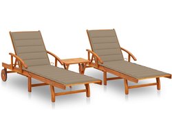 vidaXL Ligstoelen - Tuinmeubilair - Ligstoelen 2 st met tafel en kussens massief acaciahout - Lounge Stoel - Acacia Hout - Outdoor Furniture