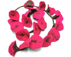 Vilten Bloemen Slinger Fuchsia - Handgemaakt - Lengte ca. 180cm