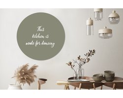 WallCircle - Wandcirkel 120x120 - Spreuken - Quotes - This kitchen is made for dancing - Ronde schilderijen woonkamer - Wandbord rond - Muurdecoratie cirkel - Kamer decoratie binnen - Wanddecoratie muurcirkel - Woonaccessoires XXL