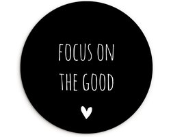 WallCircle - Wandcirkel ⌀ 30 - Engelse quote "Focus on the good" met een hartje tegen een zwarte achtergrond - Ronde schilderijen woonkamer - Wandbord rond - Muurdecoratie cirkel - Kamer decoratie binnen - Wanddecoratie muurcirkel - Woonaccessoires