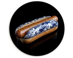 WallCircle® Wandcirkel 30x30 cm - Muurcirkel Hotdog - Porselein - Delfts blauw - Eten - Muurdecoratie woonkamer - Wanddecoratie keuken - Kamer decoratie accessoires - Ronde schilderijen