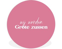 WallCircle - Wandcirkel ⌀ 90 - Wij worden Grote zussen - Zussen - Grote zus - Quotes - Spreuken - Ronde schilderijen woonkamer - Wandbord rond - Muurdecoratie cirkel - Kamer decoratie binnen - Wanddecoratie muurcirkel - Woonaccessoires