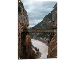 WallClassics - Tuinposter – Wandelroute Caminito del Rey - 70x105 cm Foto op Tuinposter  (wanddecoratie voor buiten en binnen)