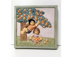 Wandbord - Goebel -  N+M - 21cm x 21cm - Kinderen en de appelboom.
