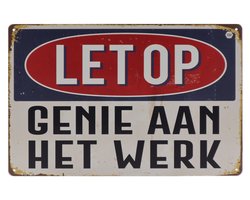 Wandbord – Mancave – Genie aan het werk - Let op - Pas op – Vintage - Retro - Wanddecoratie – Reclame bord – Restaurant – Kroeg - Bar – Cafe - Horeca – Metal Sign - Pin Up Girl - 20x30cm