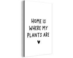 Wanddecoratie Metaal - Aluminium Schilderij Industrieel - Engelse quote "Home is where my plants are" met een hartje op een witte achtergrond - 100x150 cm - Dibond - Foto op aluminium - Industriële muurdecoratie - Voor de woonkamer/slaapkamer