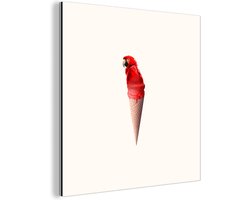 Wanddecoratie Metaal - Aluminium Schilderij Industrieel - IJs - Papegaai - Rood - IJshoorntjes - Wit - 90x90 cm - Dibond - Foto op aluminium - Industriële muurdecoratie - Voor de woonkamer/slaapkamer