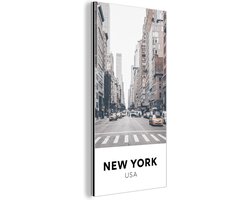 Wanddecoratie Metaal - Aluminium Schilderij Industrieel - New York - Weg - Huizen - 80x160 cm - Dibond - Foto op aluminium - Industriële muurdecoratie - Voor de woonkamer/slaapkamer
