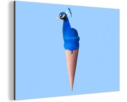 Wanddecoratie Metaal - Aluminium Schilderij Industrieel - Pauw - IJshoorntje - IJs - Blauw - Vogel - 60x40 cm - Dibond - Foto op aluminium - Industriële muurdecoratie - Voor de woonkamer/slaapkamer