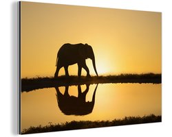 Wanddecoratie Metaal - Aluminium Schilderij Industrieel - Silhouet van een olifant bij zonsondergang - 30x20 cm - Dibond - Foto op aluminium - Industriële muurdecoratie - Voor de woonkamer/slaapkamer