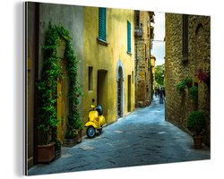 Wanddecoratie Metaal - Aluminium Schilderij Industrieel - Straten met traditionele huizen in Toscaanse stad San Gimignano in Italië - 150x100 cm - Dibond - Foto op aluminium - Industriële muurdecoratie - Voor de woonkamer/slaapkamer
