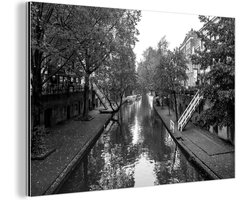 Wanddecoratie Metaal - Aluminium Schilderij Industrieel - Uitzicht op de Oude gracht in Utrecht - zwart wit - 90x60 cm - Dibond - Foto op aluminium - Industriële muurdecoratie - Voor de woonkamer/slaapkamer