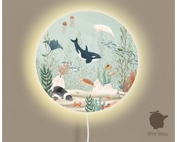 Wandlamp rond Kelp Forest Oliver Robins-sfeerverlichting-kinderkamer-wandverlichting-onderwater-sea-orka-vissen