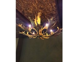 Wild’nChic - Luxe Kroonluchter Rendier Gewei - 6 Lichts - Bruin - E14 Fitting - Landelijk, Rustiek, Modern, Designlamp, Dierenlamp, Hanglamp, Plafondlamp, Woonkamer, Eetkamer, Slaapkamer