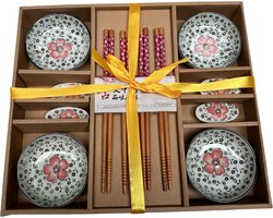 Winkrs | Sushi set voor 4 personen Rood- Keramiek Japans servies; Kommetjes, bamboe Eetstokjes en opleggers voor stokje