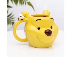 Winnie The Pooh Mok – Officieel gelicentieerde Disney Classic theekop van Pooh Bear & Honey Bee, geweldig voor thee of koffie, Disney keuken keramiek, 350 ml (11 fl oz) – Paladone