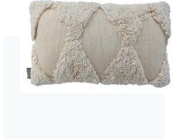 Wit kussen met pluizige opdruk 50x30cm (Lifestyle)