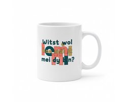 Witst Wol Hoe Âld Ik Mei Dy Bin? – Grappige Friese Quote Koffiemok 330 ml | Speels Humoristisch Cadeau