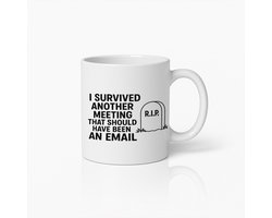 Witte Mok 330ml – “I Survived Another Meeting That Should Have Been an Email” Grappige Kantoor Mok – Werk Humor Cadeau voor Collega’s – Keramische Thee- en Koffiemok